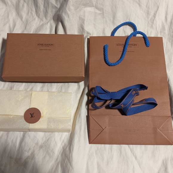 Louis Vuitton Gift Box and LV Shopping bag - Picture 1 of 3